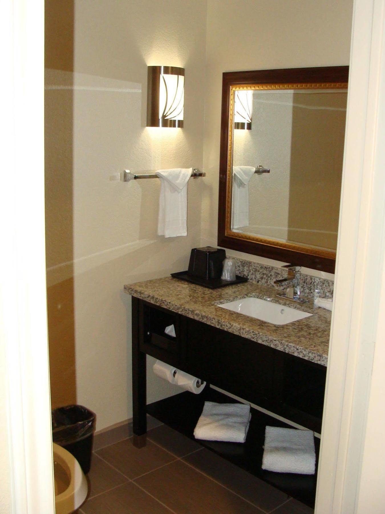 West Worth Inn & Suites White Settlement Exterior photo
